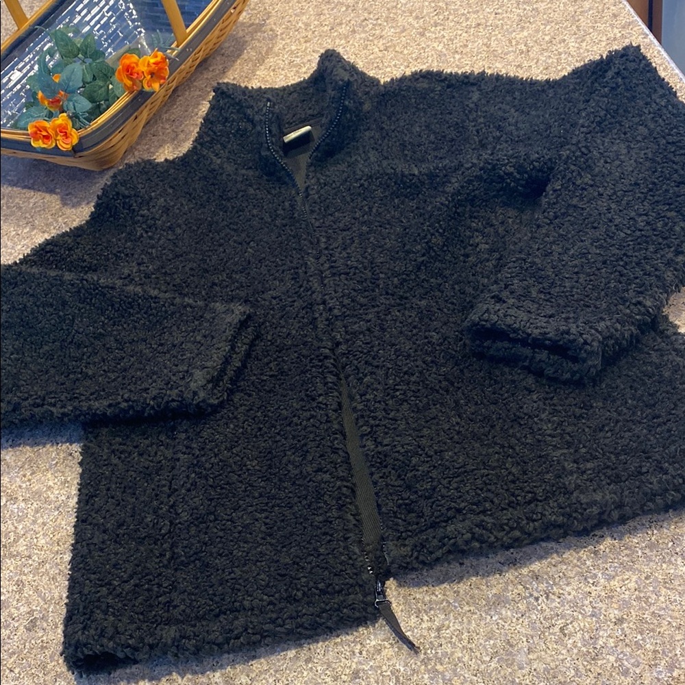 Cabela’s Black Zip Jacket Large Reg Believe Men’s? Sleeves Run Short (Shrunk?)